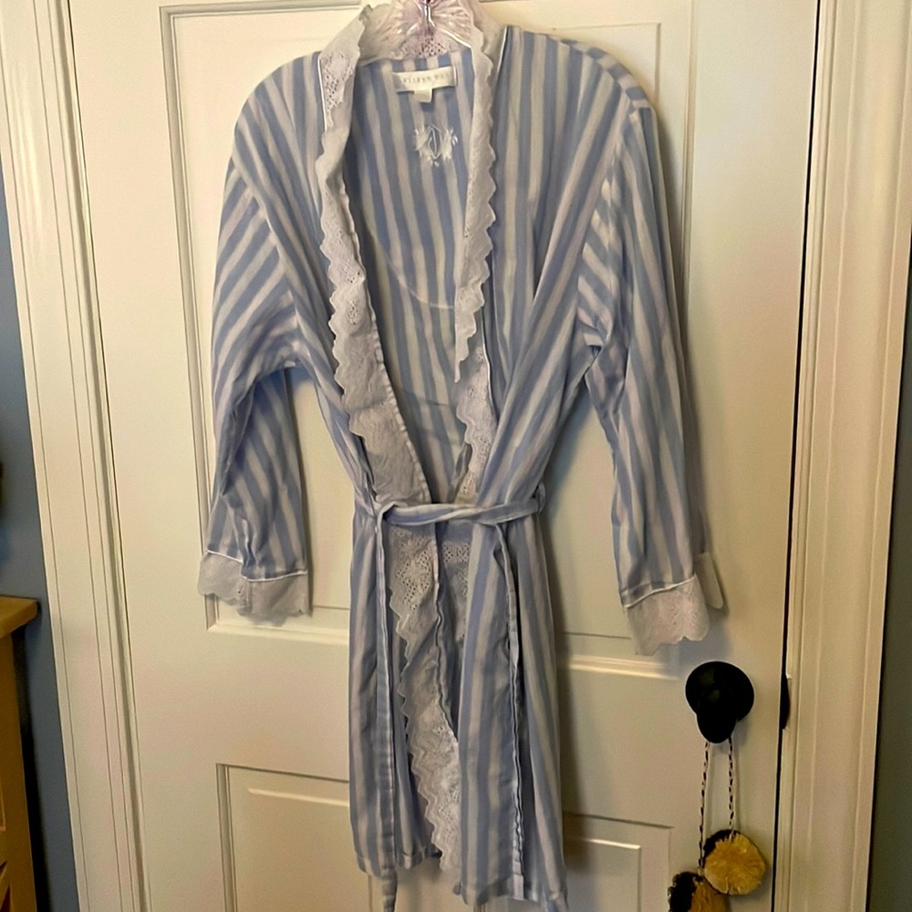 CLASSIC & romantic lawn striped lace trim blue and white Eileen West robe  M 💕